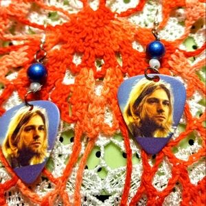 Guitarpick Earrings (Kurt Cobain)